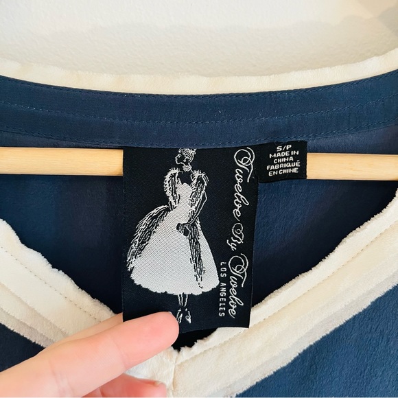 100% silk flutter sleeve v-neck blouse blue and cream - Picture 3 of 8